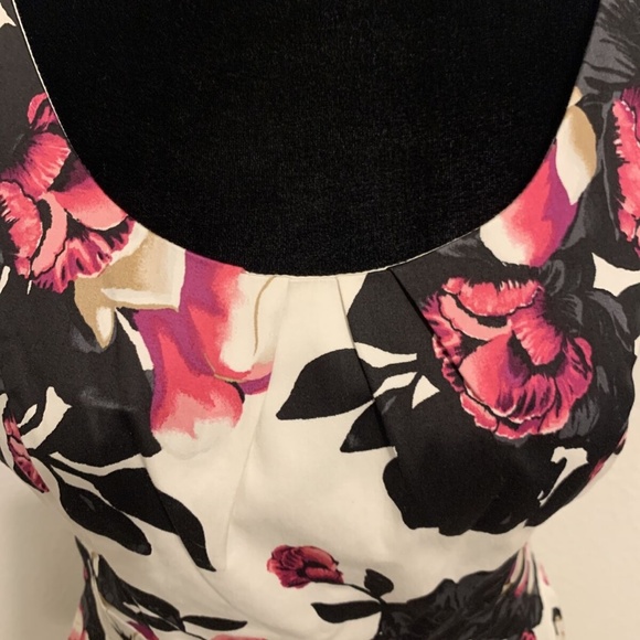 White House Black Market Magenta Floral Princess Rockabilly Dress Women's Size 2 - Picture 8 of 14